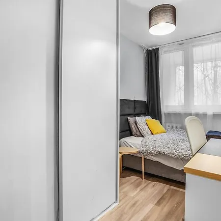 Apartment 3 Bedrooms Close To Downtown Wroclaw