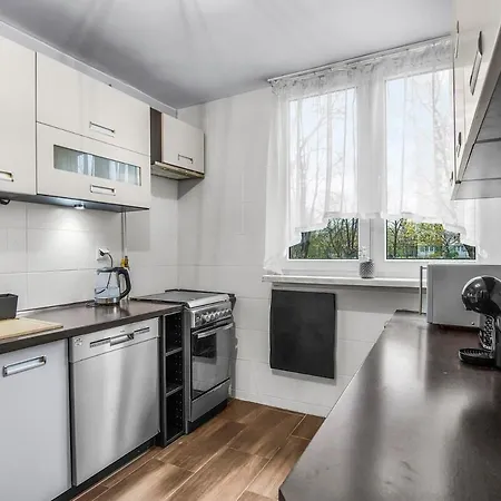 3 Bedrooms Close To Downtown Apartment