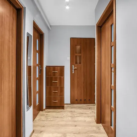 Apartment 3 Bedrooms Close To Downtown *