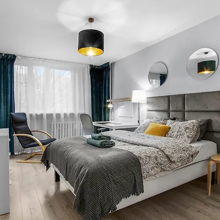 3 Bedrooms Close To Downtown Apartment